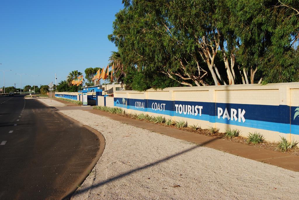 Hotel Coral Coast Tourist Park Carnarvon Esterno foto